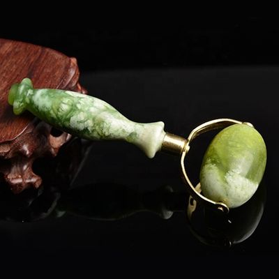 Зеленый Xiuyan Нефритовый ролик для лица Gua Sha Сварный металло-нефритовый массажный ролик для средств красоты Массажный массажник для лица