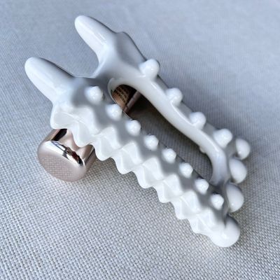 Настраиваемый логотип доступен ручной керамический массажный инструмент для самообслуживания кожи