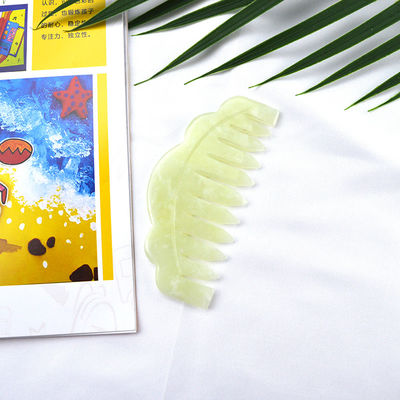 Xiuyan Jade Massage Comb 9.2cm*4.6cm Размер Светло-зеленый цвет Способствует кровообращению и улучшает сон